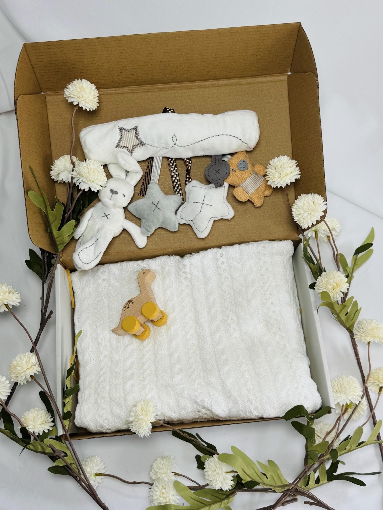 Baby Gift Box, Baby Shower Gift Box, Baby Gift Box Set, Baby Girl Present, Welcome Baby Gift, Newborn Gift Set, Baby Shower Gift Basket