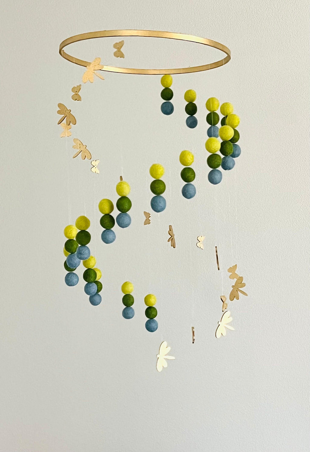 Gold butterflies and dragonflies felt wool balls mobile, forest pom pom mobile, jungle felt mobile, minimalist mobile, boho nursery decor