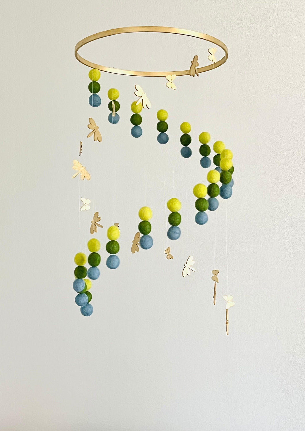 Gold butterflies and dragonflies felt wool balls mobile, forest pom pom mobile, jungle felt mobile, minimalist mobile, boho nursery decor