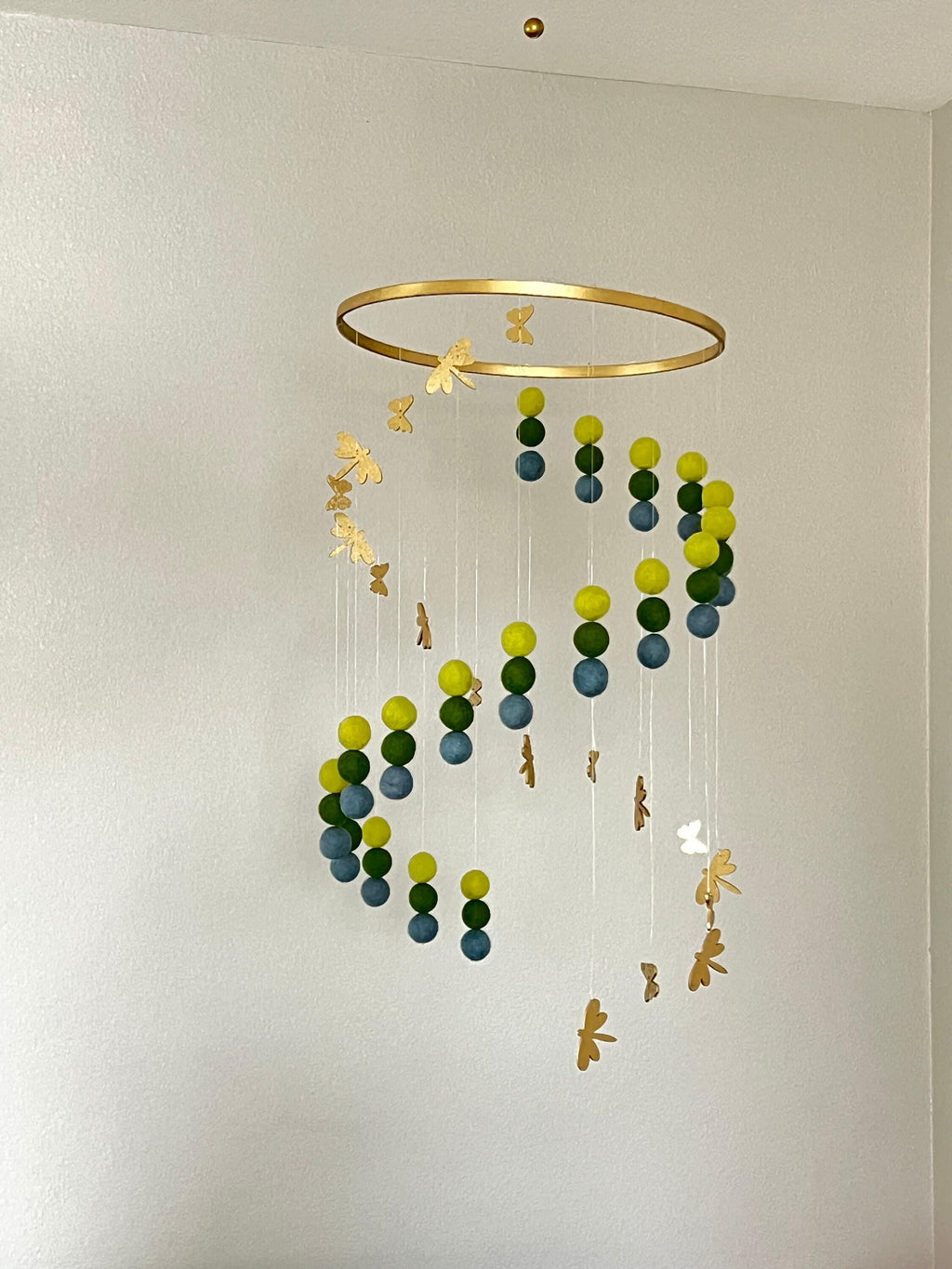 Gold butterflies and dragonflies felt wool balls mobile, forest pom pom mobile, jungle felt mobile, minimalist mobile, boho nursery decor