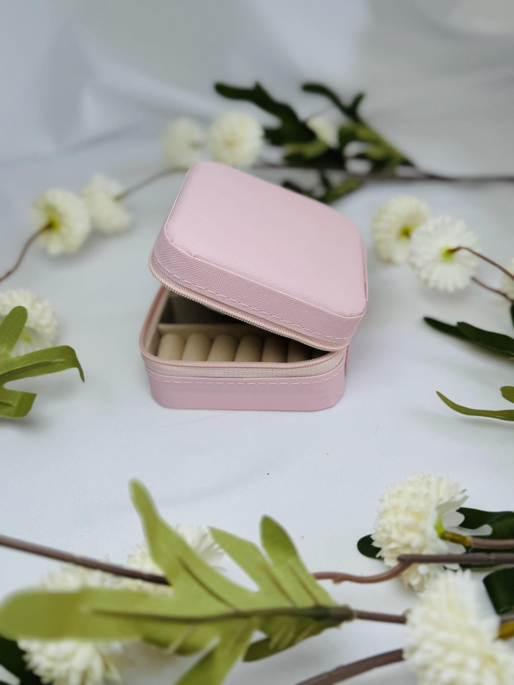 Teen Girl Gift Box | Cute Spa & Accessories Set | Hair Clips, Jewelry Box, Sleep Mask, Bath Bombs | Gift for Girls