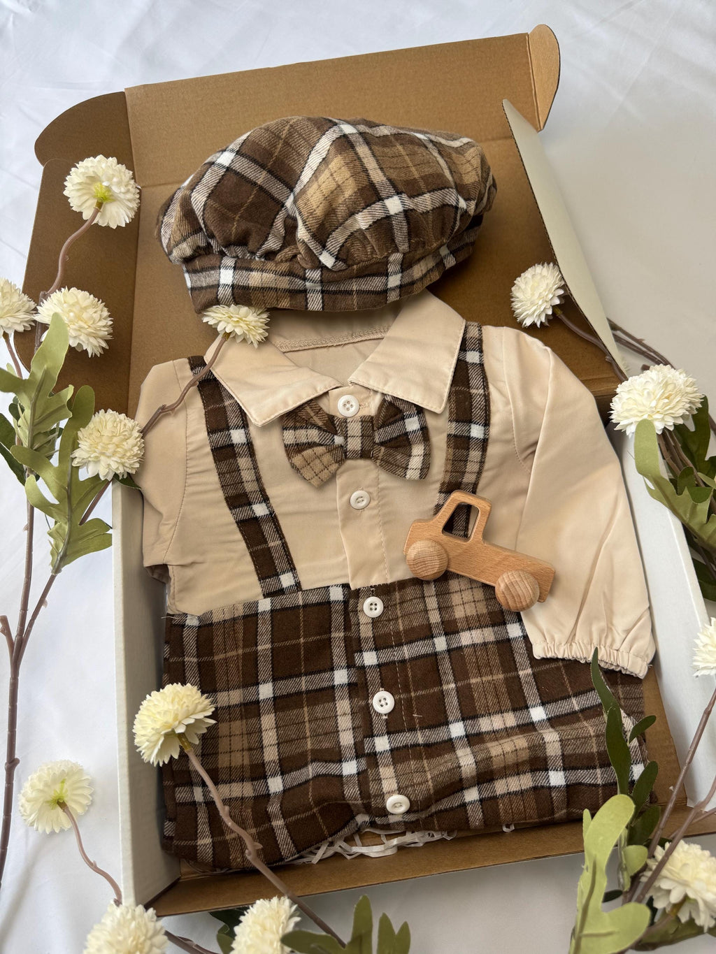 Vintage-Inspired Baby Boy Outfit Gift Set – Plaid Suspender Romper, Matching Hat & Wooden Toy – Baby Shower or First picture Gift, 3-6 month