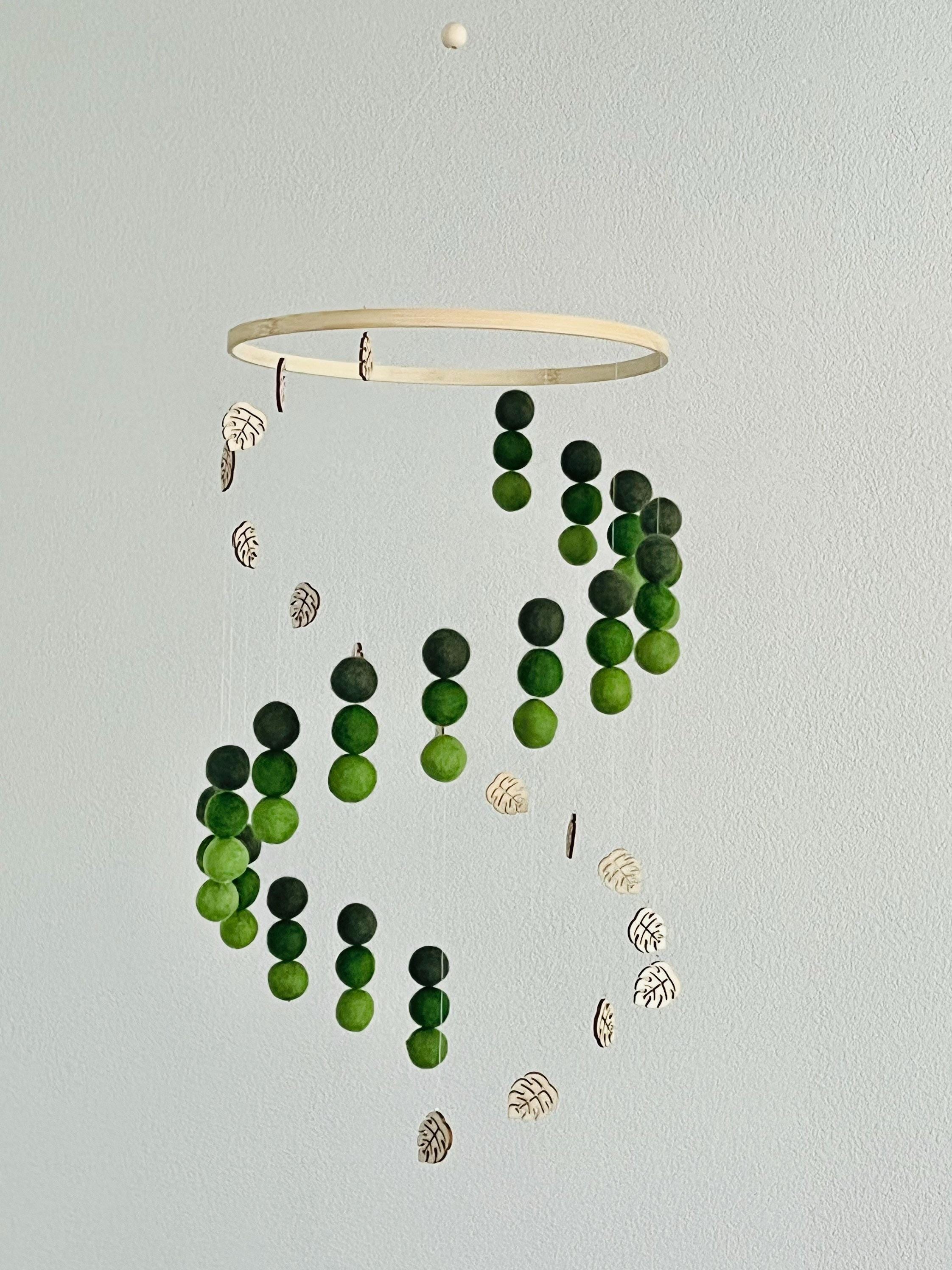 Monstera leaves and felt wool balls mobile, forest pom pom mobile, jungle felt mobile, minimalist mobile, boho nursery decor