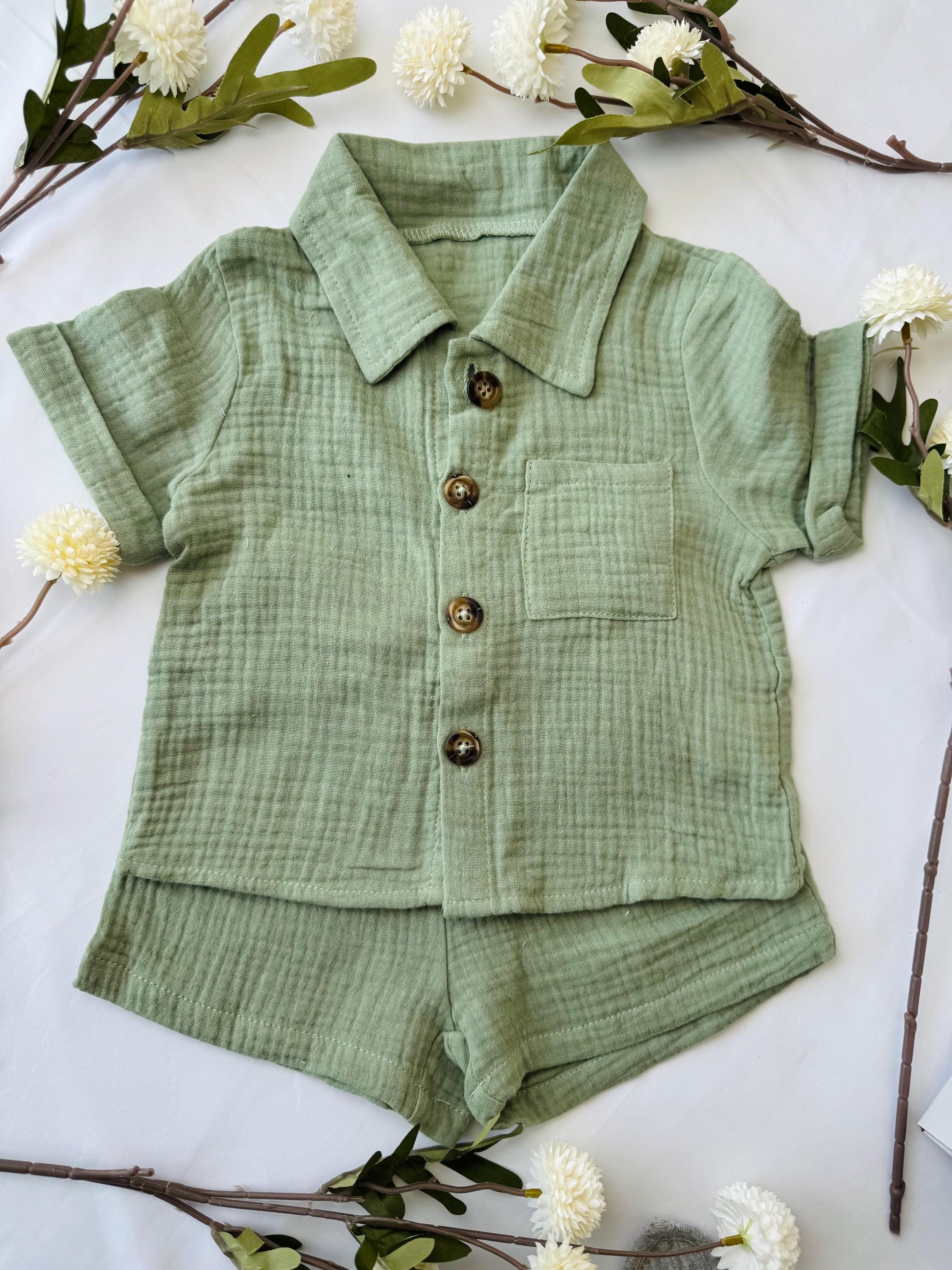 Baby Boy Gift Box – Green Button-Up Outfit, Tuxedo Bib & Wooden Toy – Newborn Shower Present
