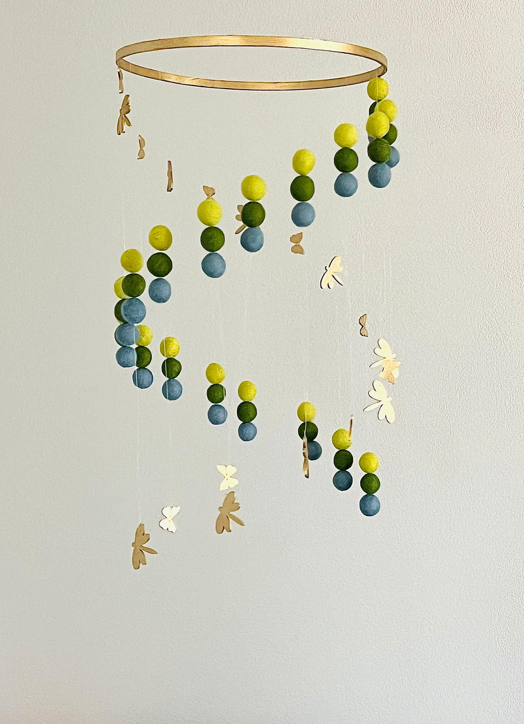 Gold butterflies and dragonflies felt wool balls mobile, forest pom pom mobile, jungle felt mobile, minimalist mobile, boho nursery decor